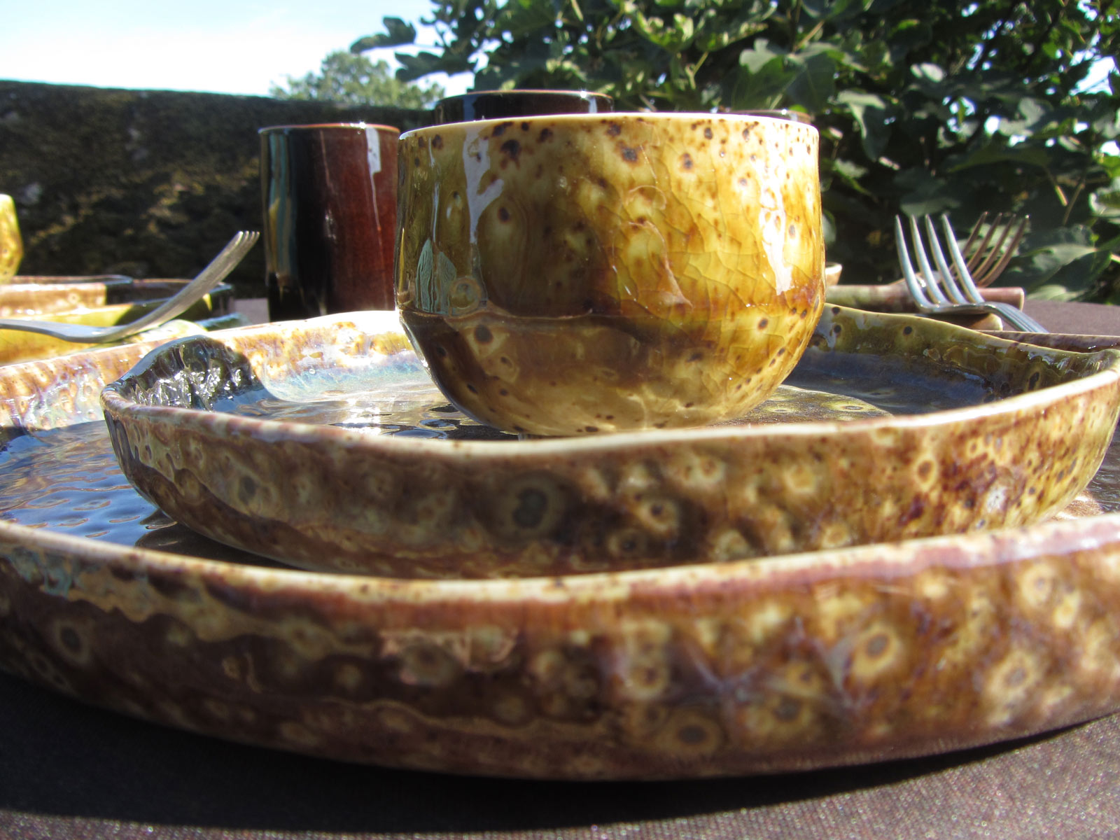 Collection ocre brun nénuphar : assiette coupe simple